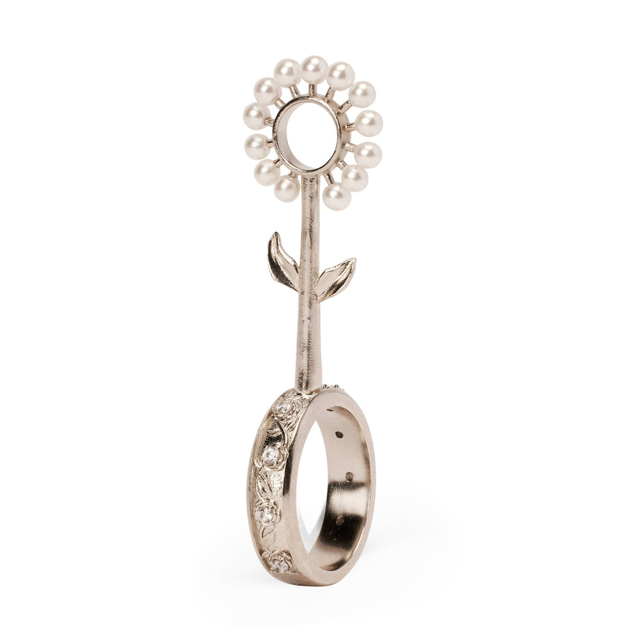 A rare pearl flower detailed fumette ring in silver, the prettiest way to hold or pass your joint.