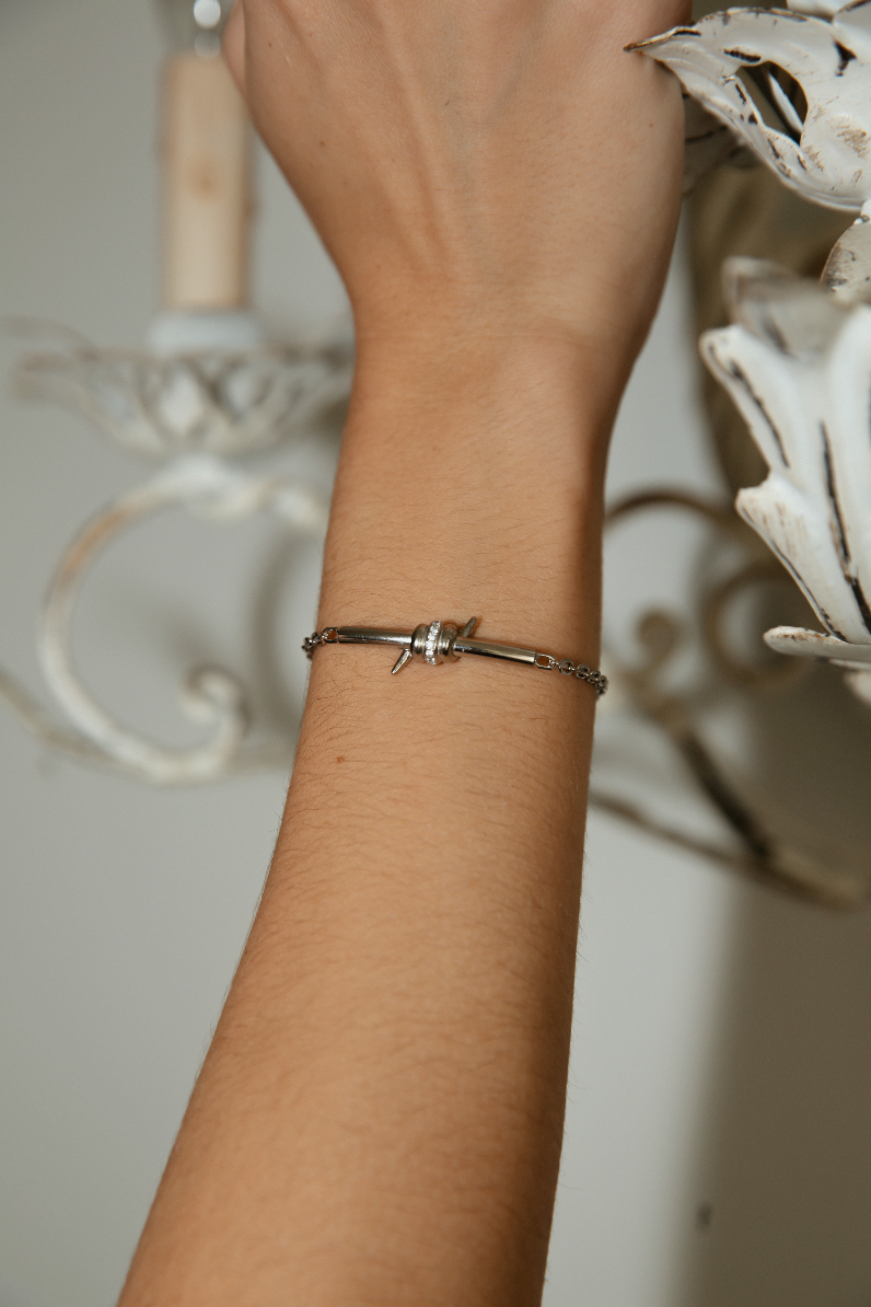 Woman wearing the Last Thorne Bracelet from Thorne Dynasty in silver.